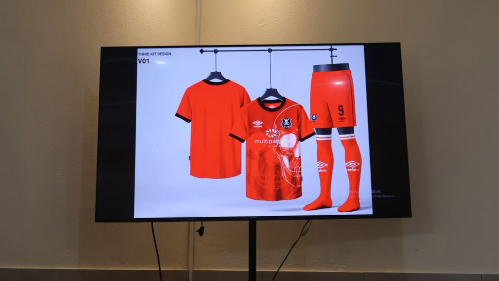 Moneni Pirates’ alternative kit.