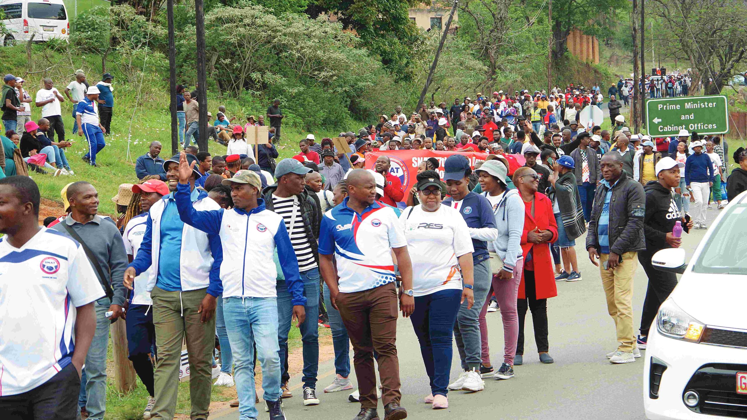Civil servants on their way back after the delivery of the petition at the Prime Minister’s Office.