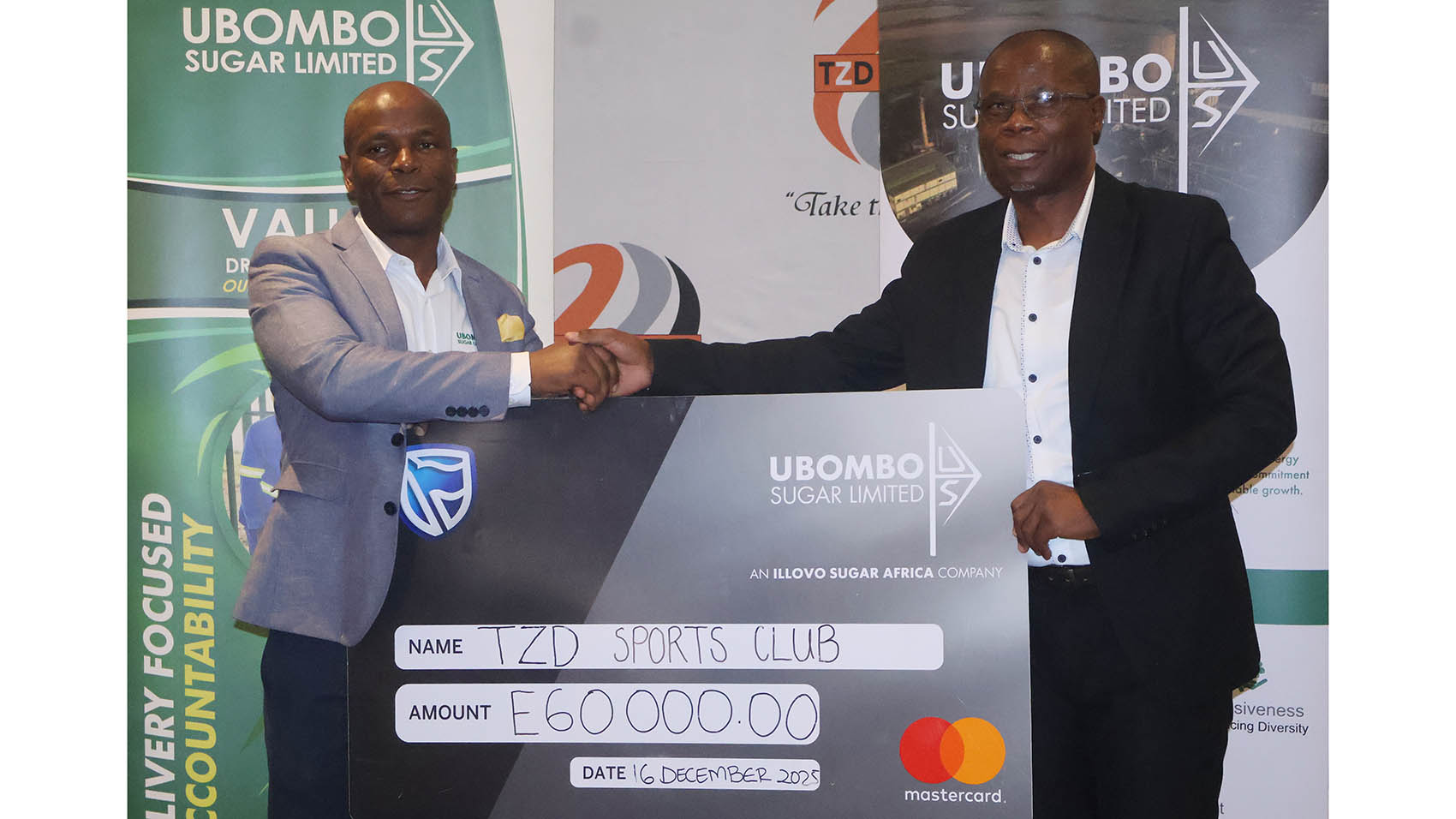 Ubombo Sugar Limited Corporate Affairs Head, Leonard Ndzimandze presententing AE President, Zakhele Dlamini with E60 000 a replica cheque at the launch of the fifth edition of the Lubombo Marathon.