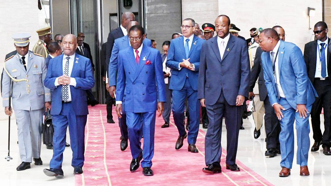 His Majesty the King and Equatorial Guinea President Teodoro Obiang Nguema Mbasogo arrive for the opening ceremony of the 11th OACPS Summit in Malabo.