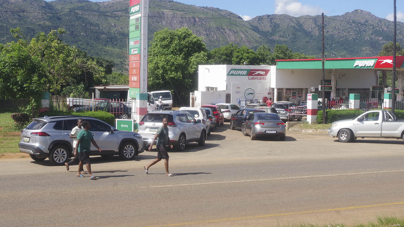 Motorists queueing for fuel at Puma Filling Station in Lobamba yesterday afternoon. (Sibusiso Shange)