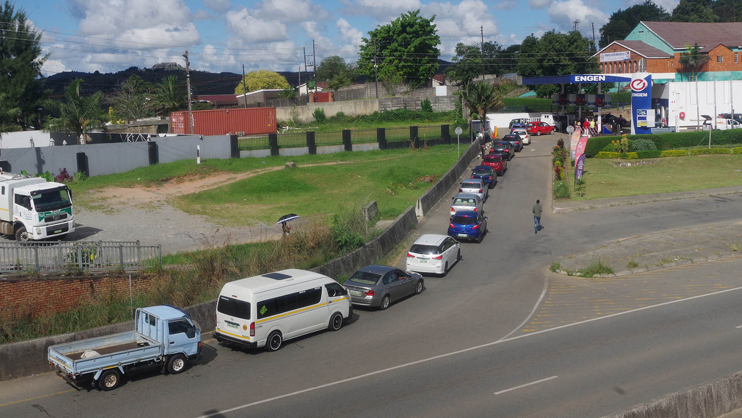 A lot of motorists flocked the Engen Filling Station at Sidwashini as the ongoing fuel shortage hits the country.