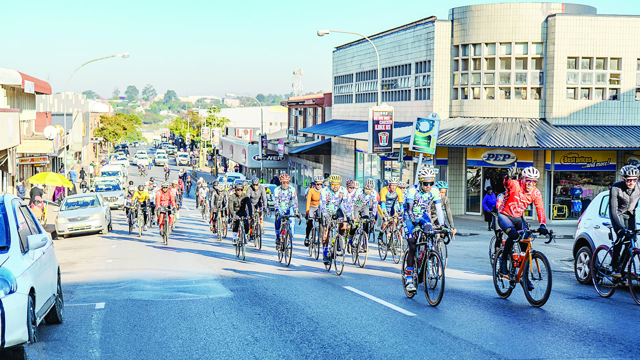 165 riders take on Alphsz-B2B cycle tour