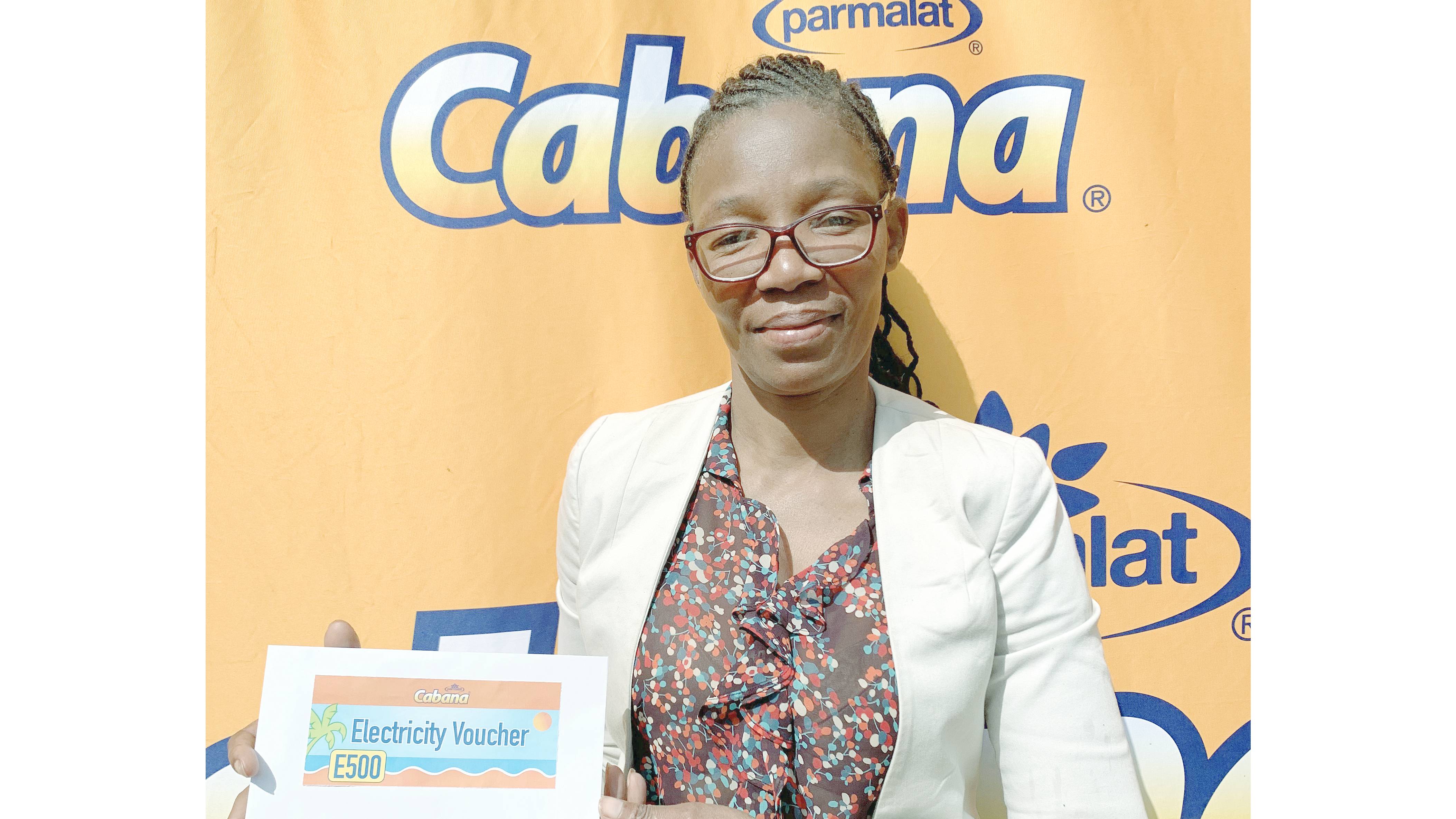 R) After enjoying her favourite Cabana juice, this lucky winner also gets to enjoy E500 worth of free electricity.