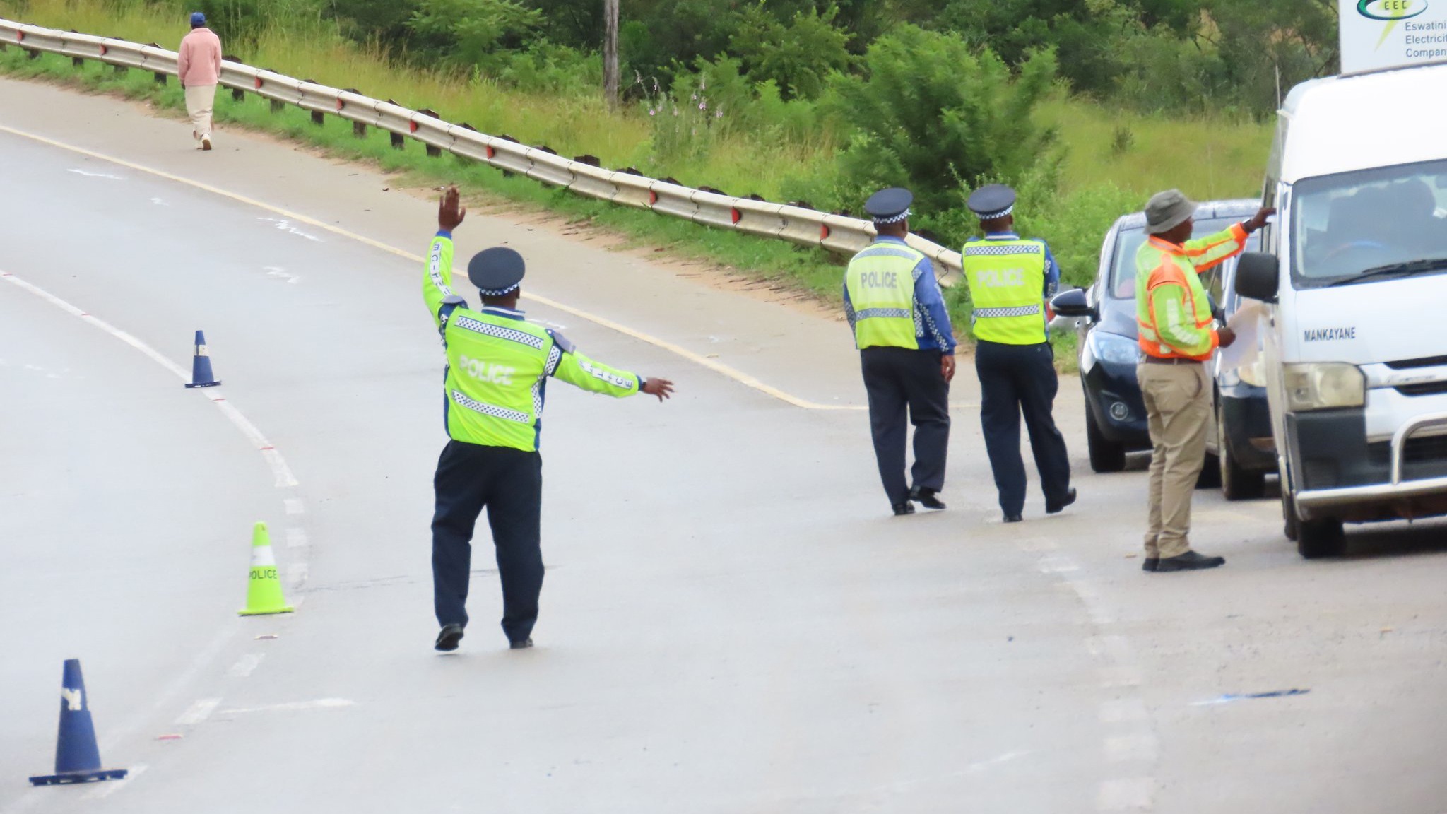 Not only are drivers expected to understand traffic laws, they are also expected to comply with them in that they enter the traffic space in their sober minds, habits and attitudes. (Courtesy pics)