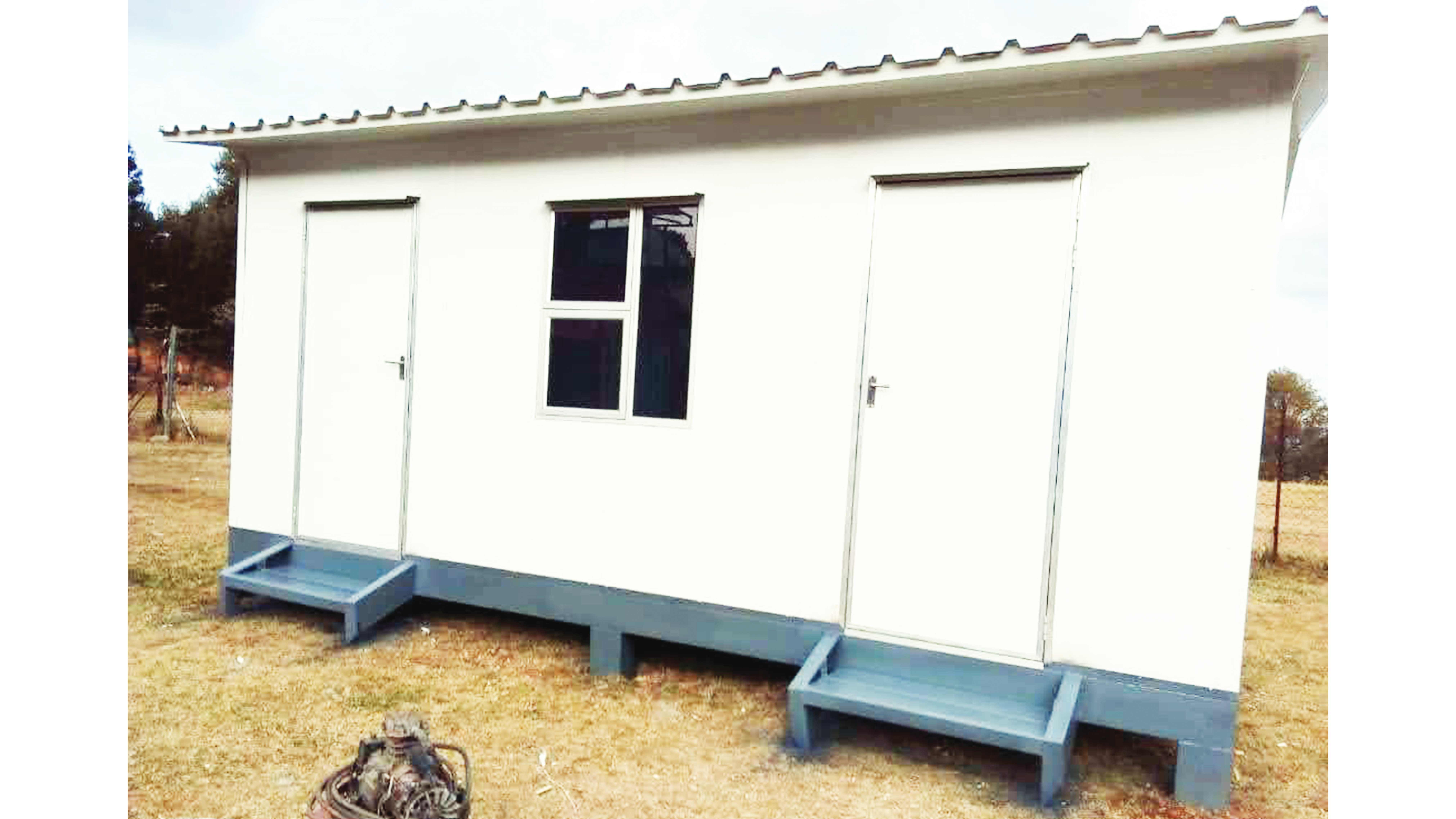 The advantage of these mobile units is that they can be used for anything. If you want to extend classrooms or your offices, they are the ideal option.