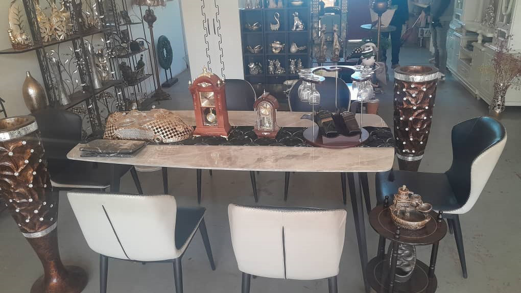 Table, flower pots, vases and other items are part of the auction.