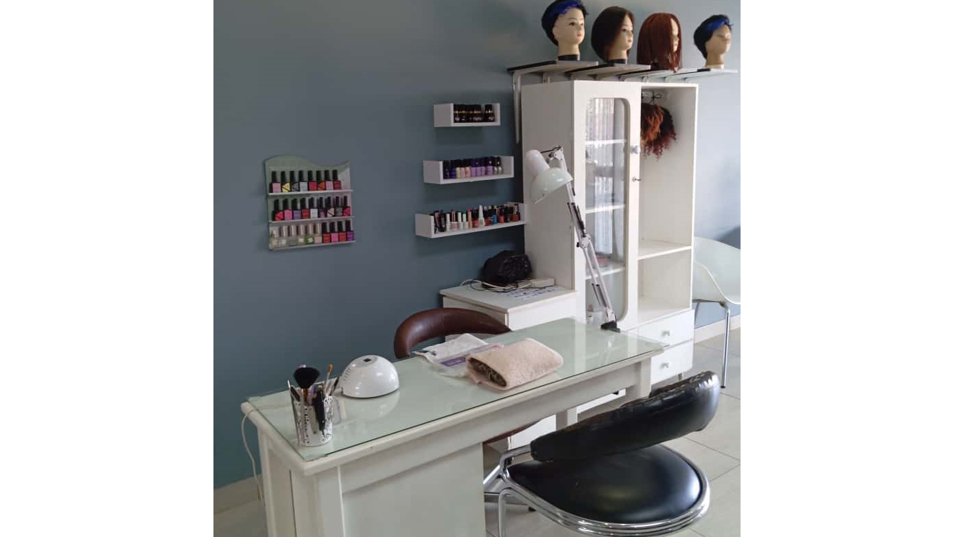 Conveniently located in the KaLaNkhosi Building, directly opposite the main bus rank, this business enjoys excellent visibility and consistent foot traffic. (Courtesy pics)