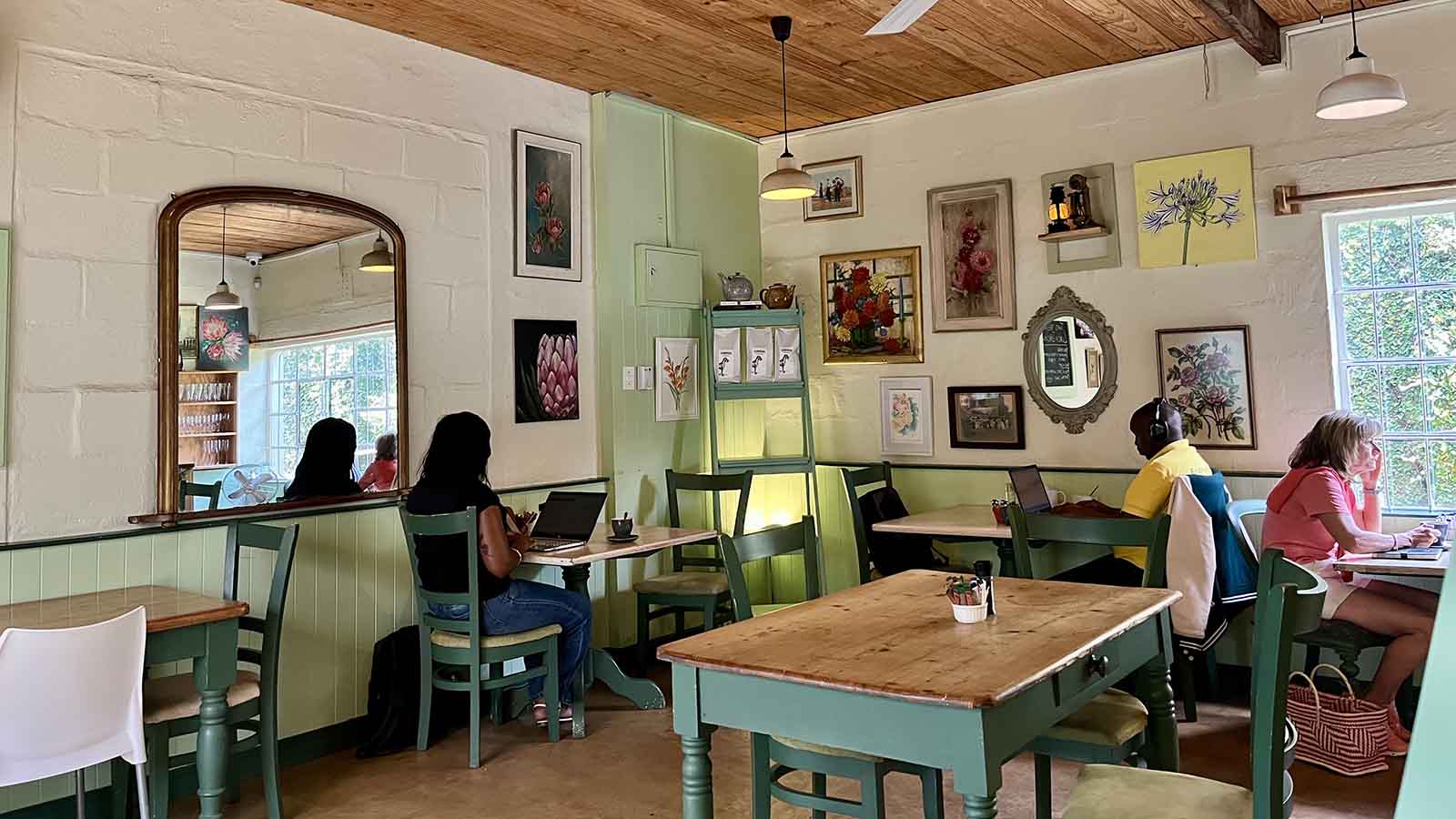 SugarSnap Cafu00e9 is a space where conversations flow easily and everyday moments turn into memories.