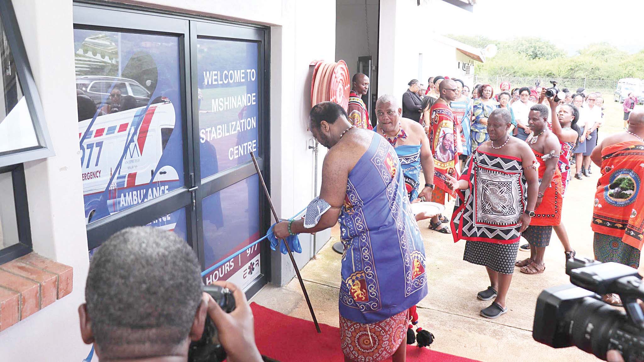 His Majesty King Mswati III opening an emergency centre christened Sicanco Setemphilo at Mshinandeu2013Ntfonjeni this week. (Pics: SMVAF, Courtesy)