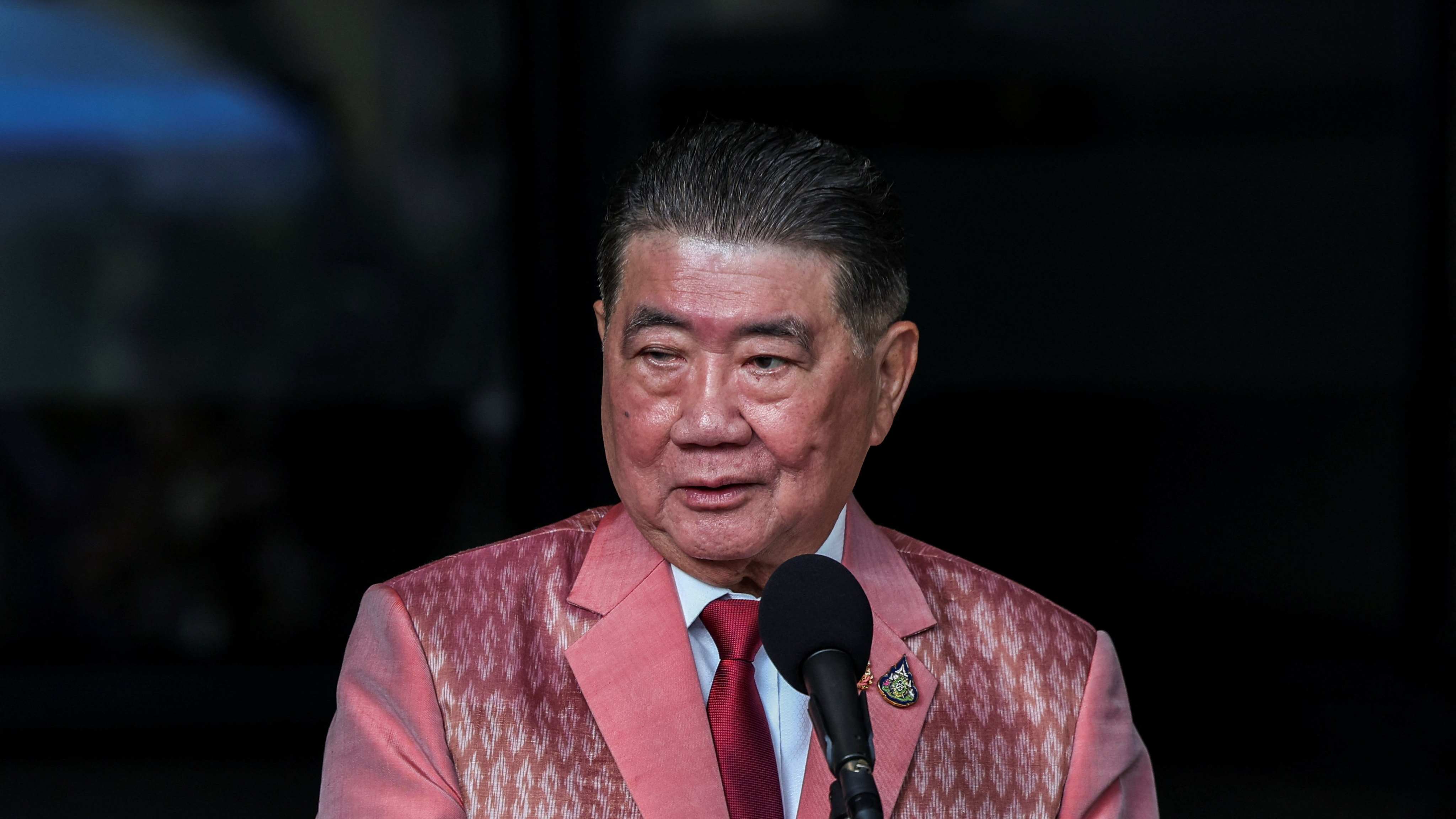 Thailand warns of war with Cambodia 