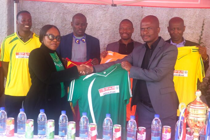 Meru Filling Station Manager Precious Dlamini presenting ERA Chairman Mbongiseni Fakudze with the Spar branded kit for the regional referees games. The sponsorship worth E20 000 was held at the filling station premises in Pigg’s Peak yesterday. (Pics: Machawe Fakudze)