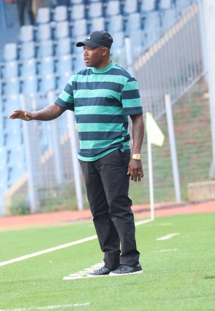 Nsingizini Hotspurs mentor, Mandla Qhoqi. (Pics: Times of Eswatini/Nimrod Hlophe and Sanele Jele)