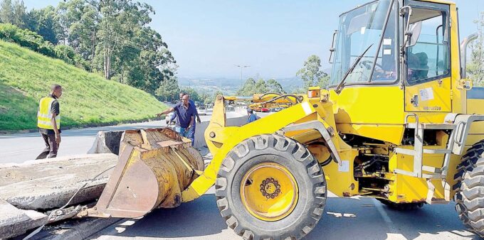 Rehabilitation works on Malagwane Hill. (Pics: Ministry of Public Works and Transport)