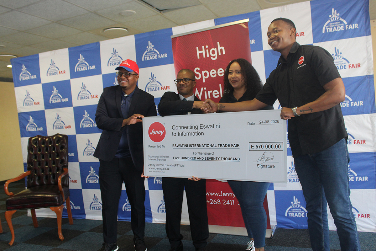 Business Account Executive Nathi Dlamini handing over the cheque replica to EIPA Chief Executive Officer Sibani Mngomezulu, while Jenny's Denise Da Silva and Trade Executive Sibusiso Mnisi (far left) look on. (Pics: Timothy Simelane)