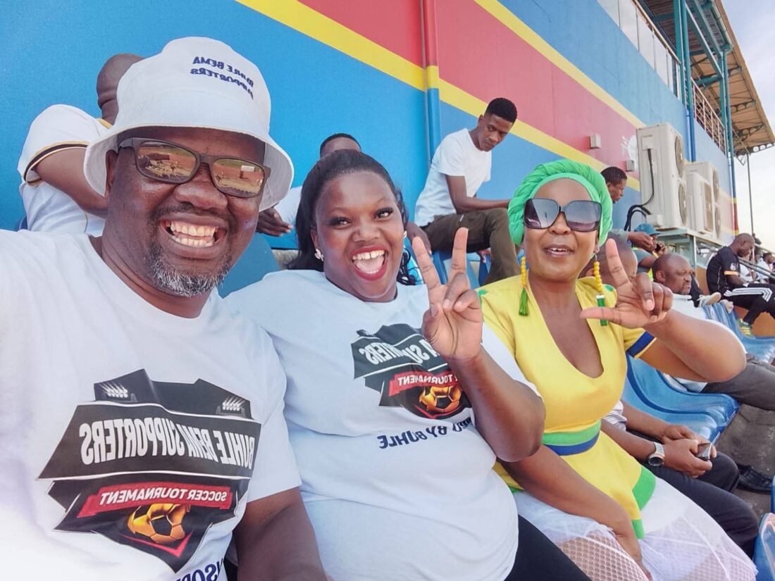 Bullie 'Queen of Vosho' James (R) with Buhle Dlamini and Mandla Madonsela (L) at the Mavuso Sports Centre. (Pic: Machawe Fakudze)
