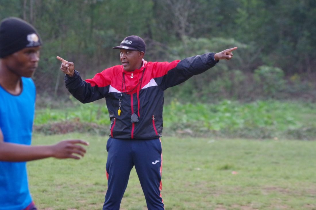 New Amawele Coach Bongani Mhlongo giving instructions on his first training session. (Pic: Machawe Fakudze)