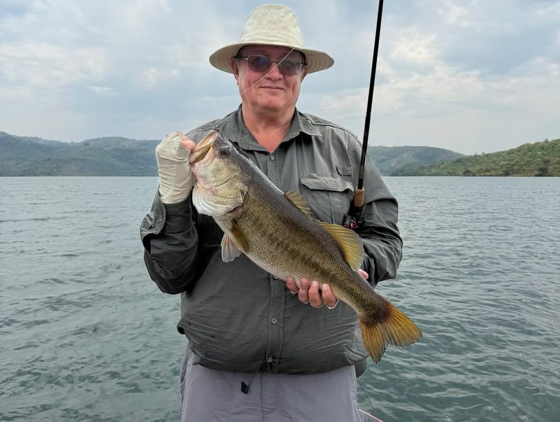 Peter McCullough displays his 3.545kg winning catch after triumphing in the Maguga Cash Challenge. (Pic: Sanele Jele)