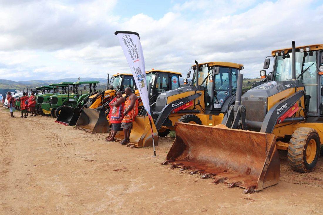 The construction of the Lugaganeni-Ekukhanyeni Highway launch in October 2025 but this project had also stalled due to cashflow. (Pics: Government website)