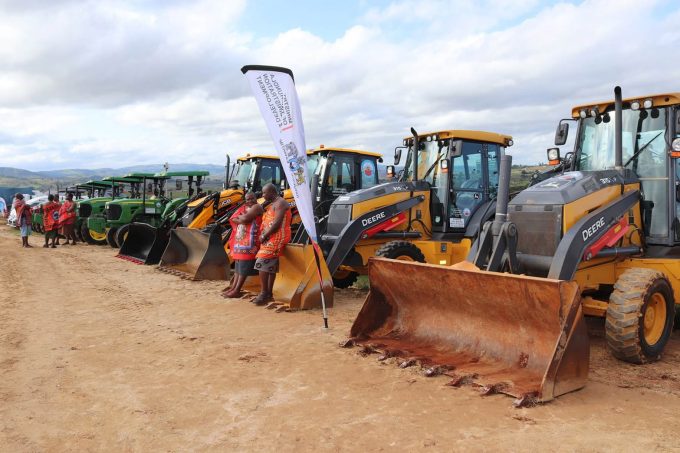 The construction of the Lugaganeni-Ekukhanyeni Highway launch in October 2025 but this project had also stalled due to cashflow. (Pics: Government website)