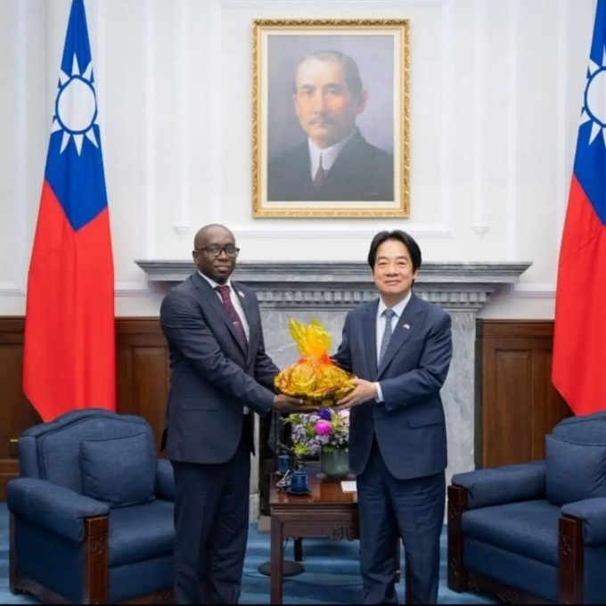 Vulindlela Kunene (L) has formally begun his tenure as Eswatini’s ambassador to the Republic of China (Taiwan).